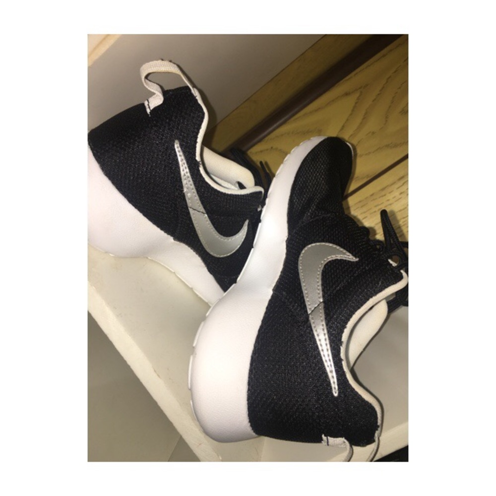 Nike Roshe One (Black/White/Metallic Silver)